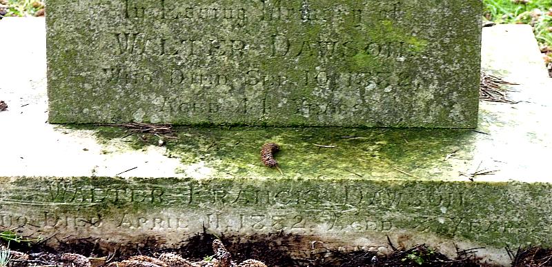 Dawson_grave_close-up.JPG